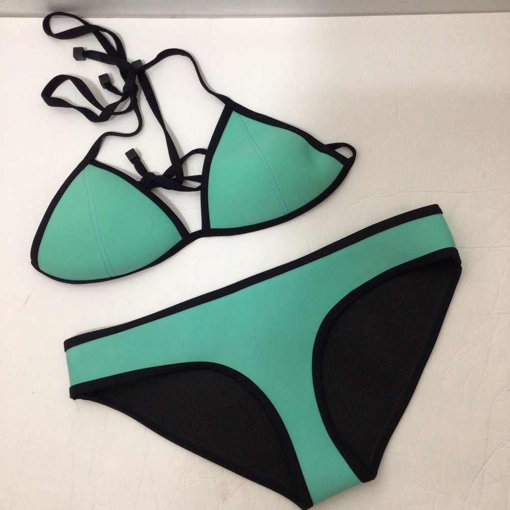 Triangl medium top large bottom bikini